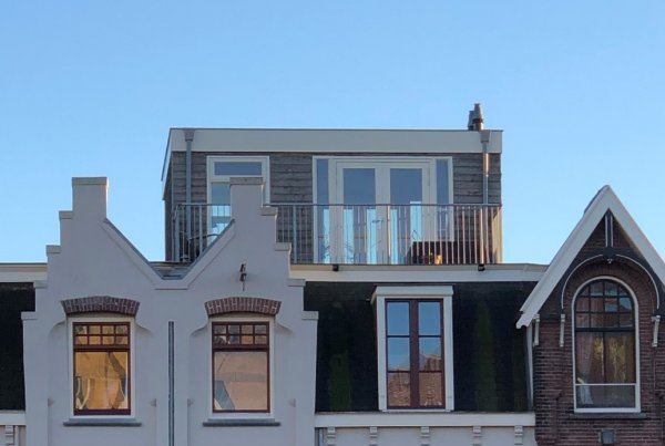 Dakopbouw met een plat dak, gebouwd op een plat dak